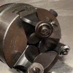 Tête à moletage croisé